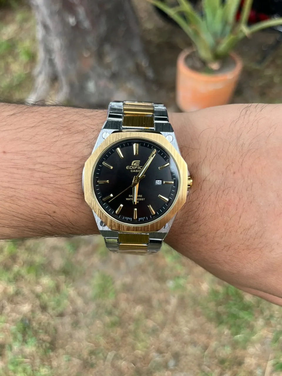 Casio Edifice — Bicolor Dorado / Negro — vista 2